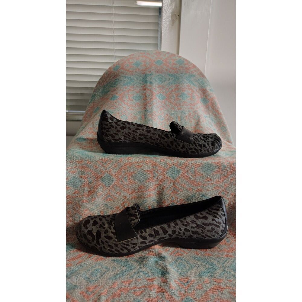 Dansko Women's Oksana Flat Size 7.5 Gray and Black Leopard Print Loafers‎
